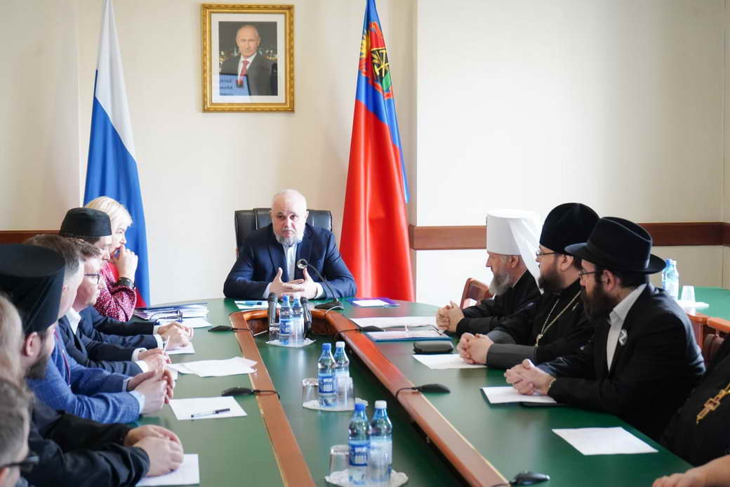 Межконфессиональный совет при губернаторе КуZбасса выразил поддержку Президенту России