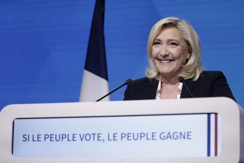 Ле Пен лидирует с 27,53% голосов после подсчета половины бюллетеней