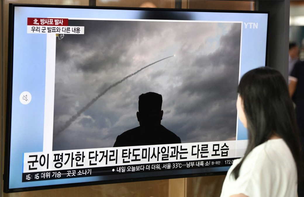КНДР пустила восемь баллистических ракет в сторону Японского моря