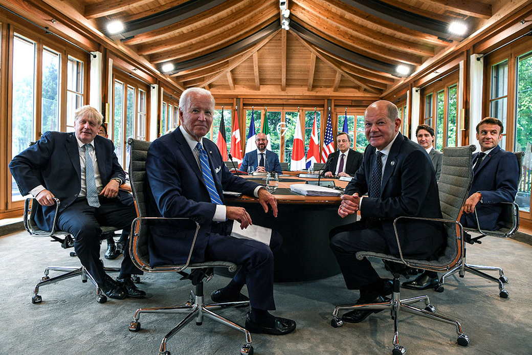 Снова Байден. Шольц «спас» совместное фото лидеров G7