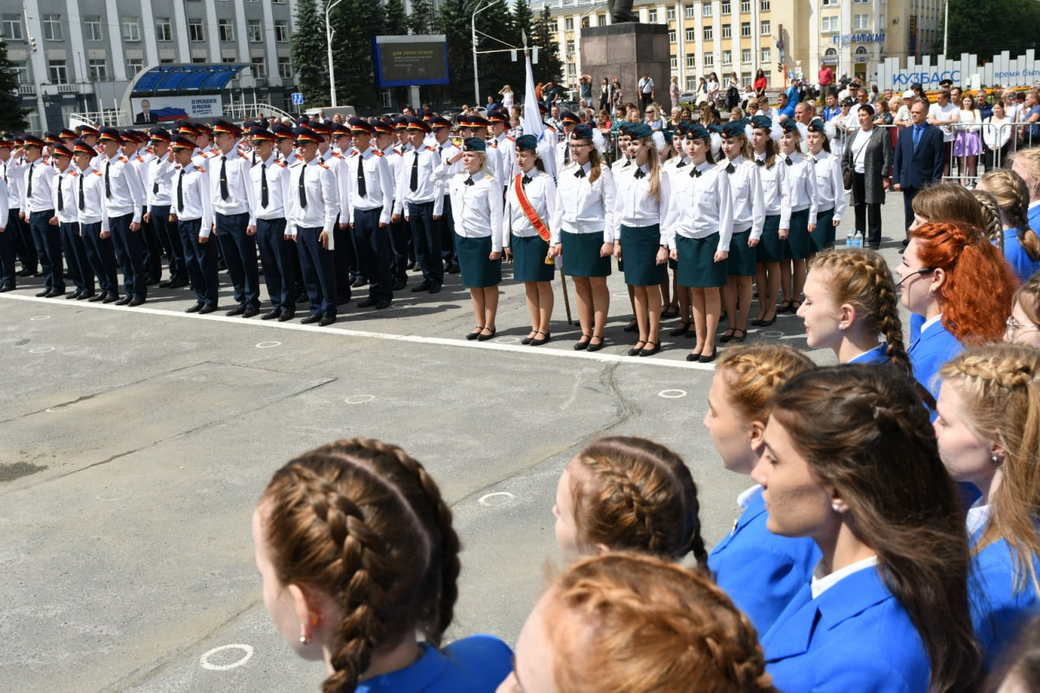 На главной площади КуZбасса прошел выпускной для воспитанников губернаторских учебных заведений