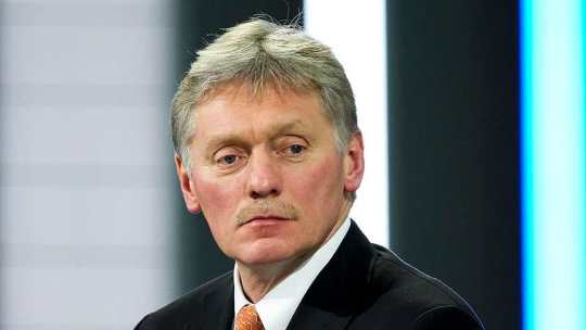 Песков назвал высказывания британского министра обороны о Путине хамством