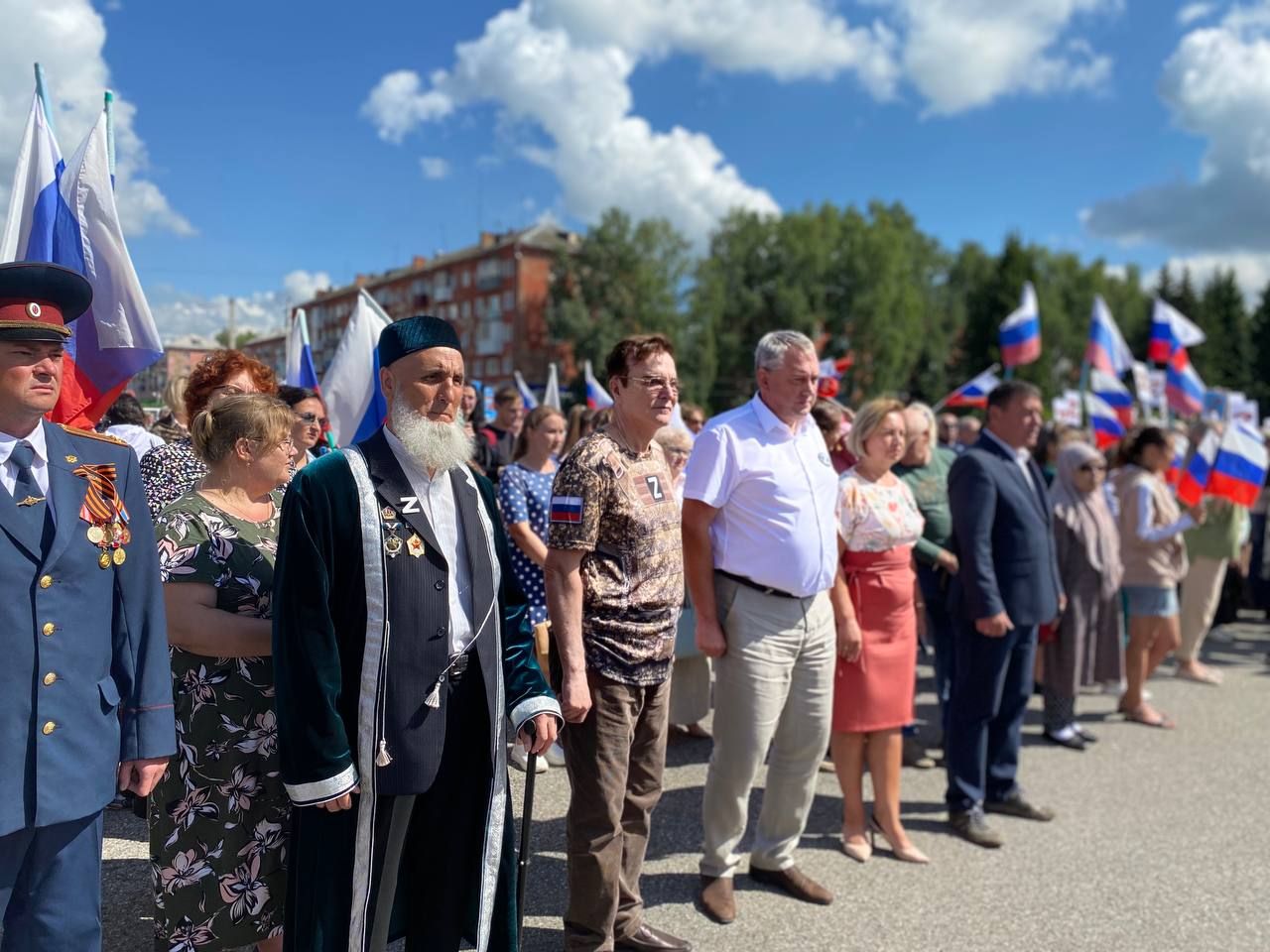 Митинг-концерт в поддержку спецоперации на Донбассе прошел в Осинниках