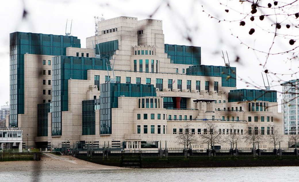 Глава MI6 заявил о высылке из Европы половины российских шпионов