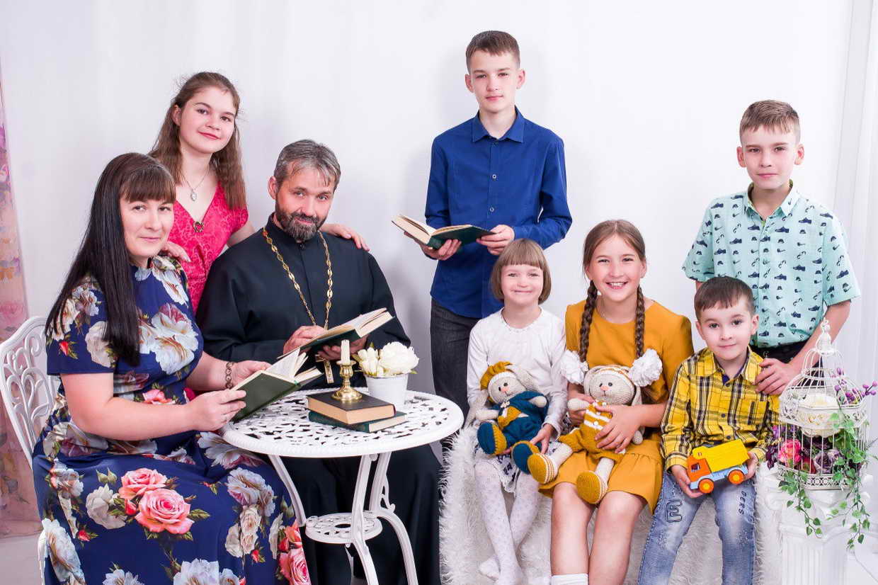 Супруги Сотниковы из КуZбасса стали победителями всероссийского конкурса «Семья года» Супруги Сотниковы из КуZбасса стали победителями всероссийского конкурса «Семья года»
