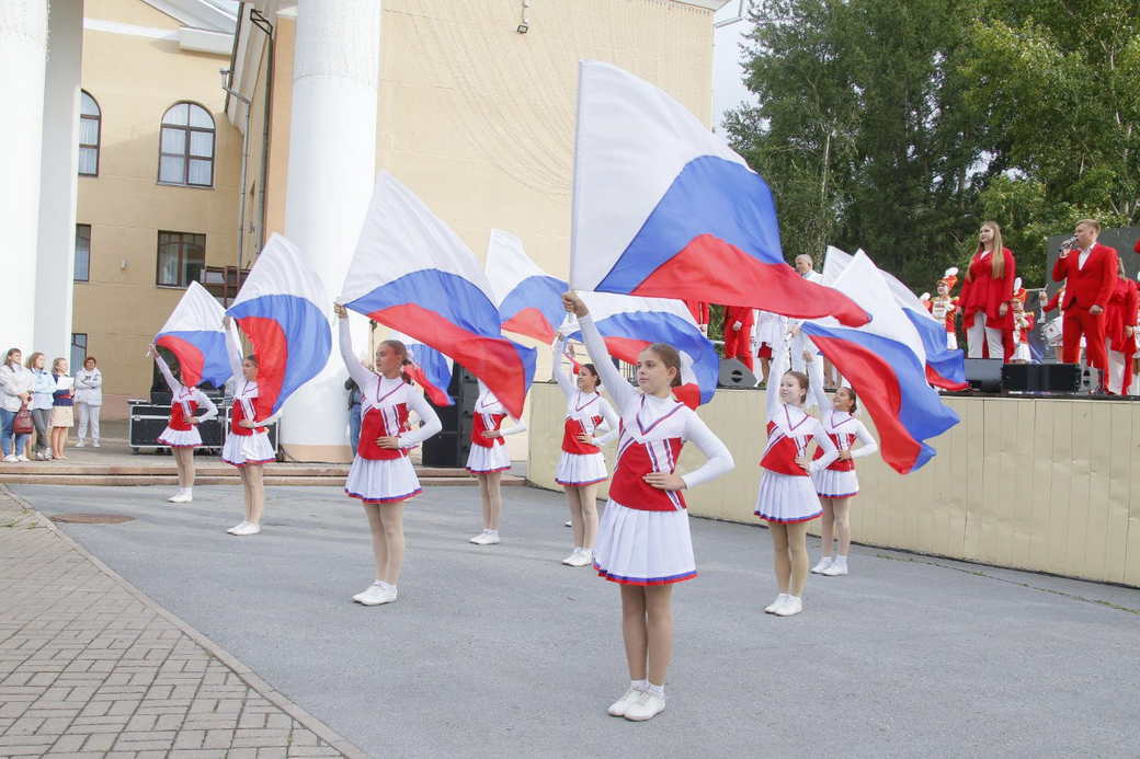 Медиамарафон «КуZбасс – Донбассу» продолжается: митинг-концерт в поддержку жителей Горловки начался в Кемерове