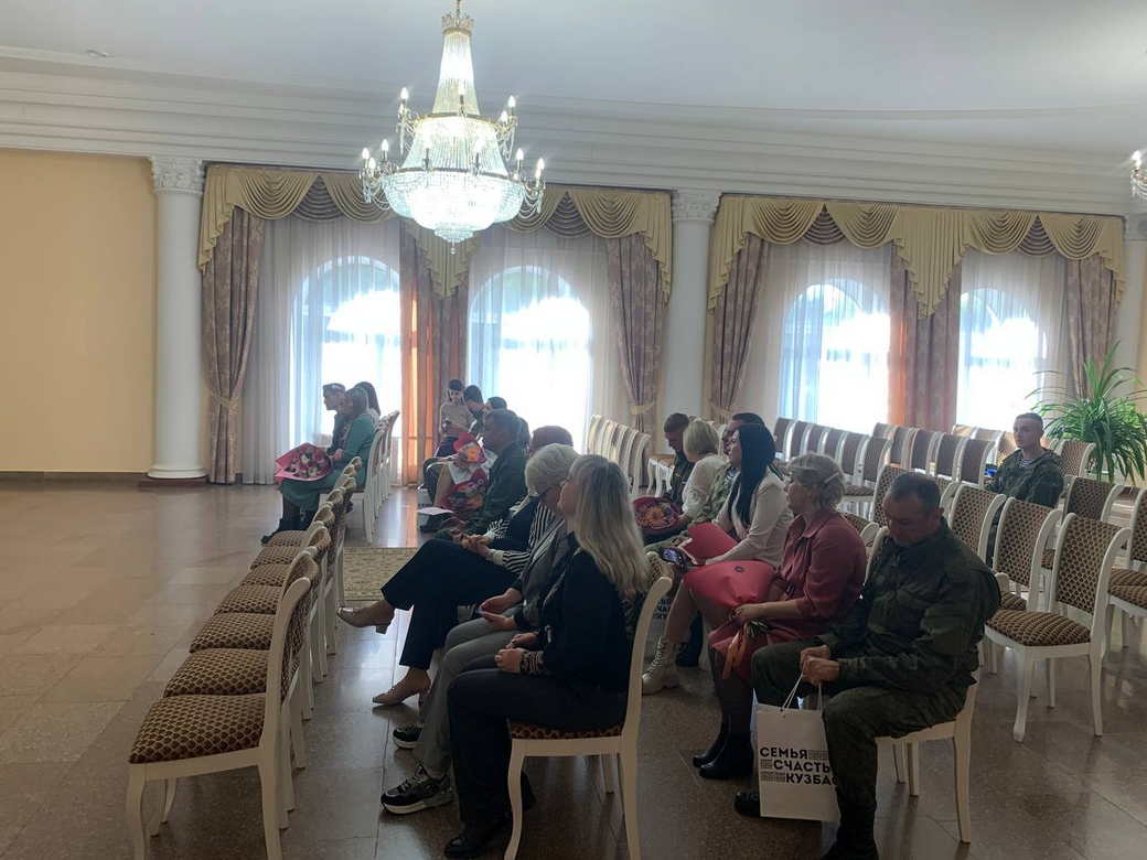 Мобилизованные кузбассовцы сыграли в Омске сразу семь свадеб
