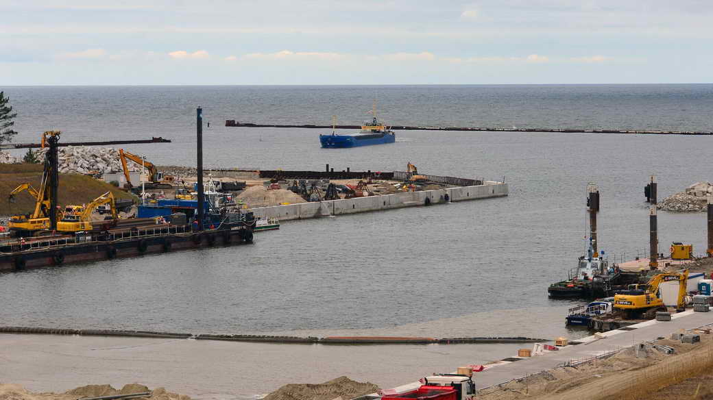 Польша открыла судоходный канал через Балтийскую косу, идущий в обход российских вод