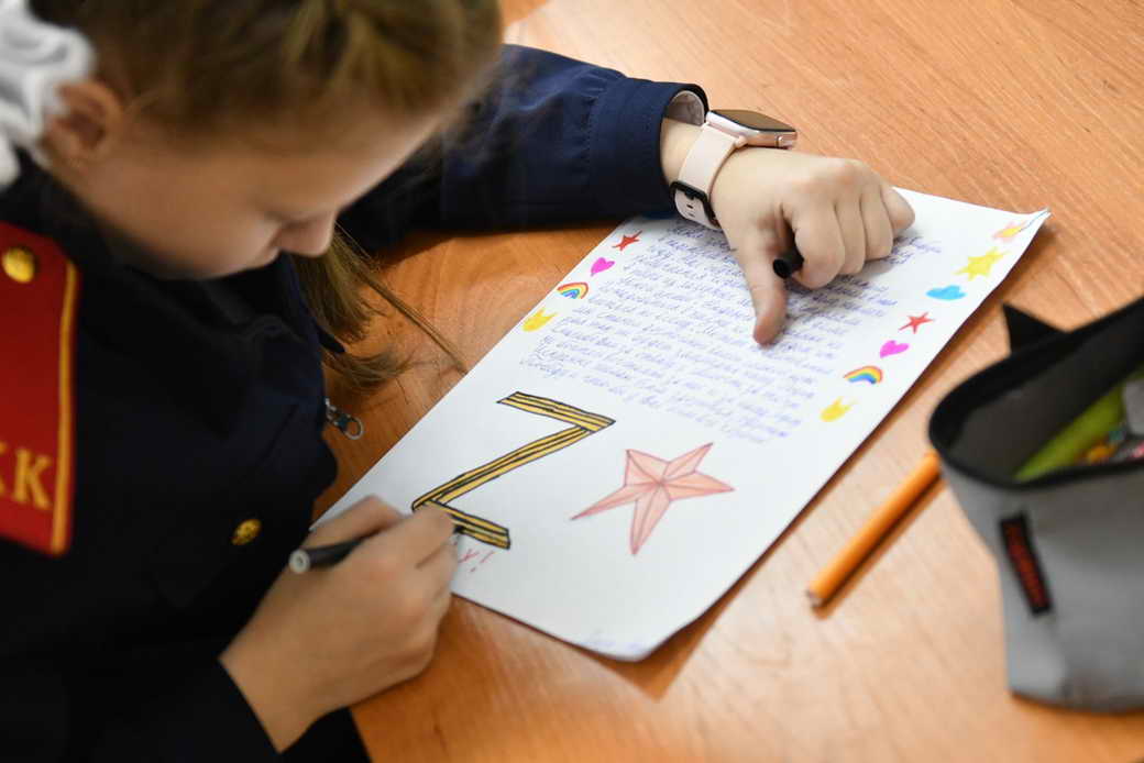 Школьники и студенты КуZбасса пишут письма участникам СВО на Донбассе