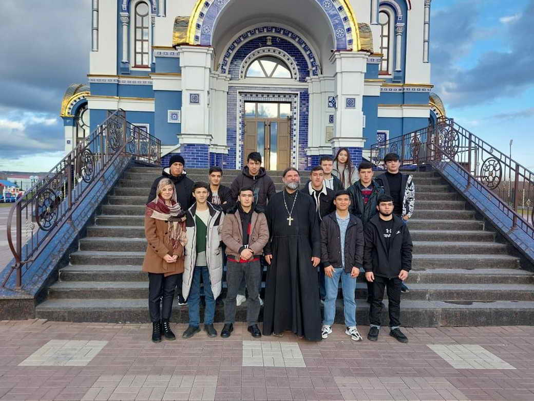 Для иностранных студентов, которые обучаются в КуZбассе, организовали экскурсии по религиозным и культовым местам