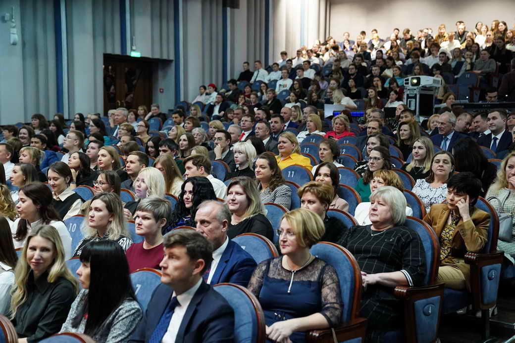 Сергей Цивилев поздравил коллектив Арбитражного суда КуZбасса с 30-летием деятельности