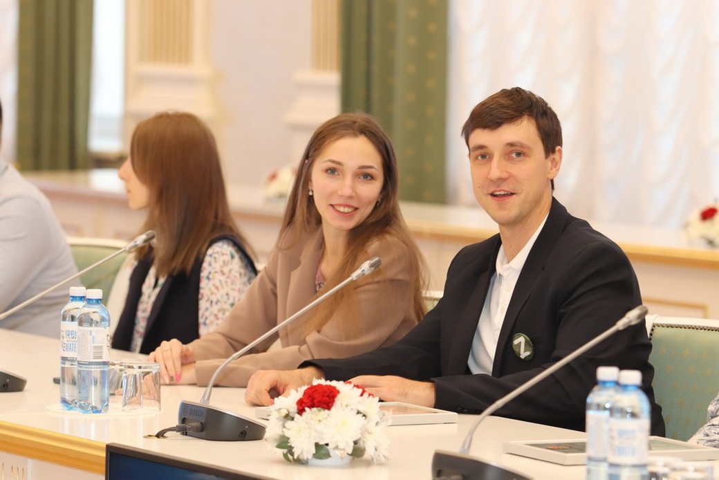 Сергей Цивилев наградил лучших волонтеров КуZбасса