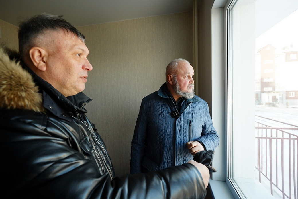 Сергей Цивилев вручил ключи от новых квартир 35 юргинским семьям