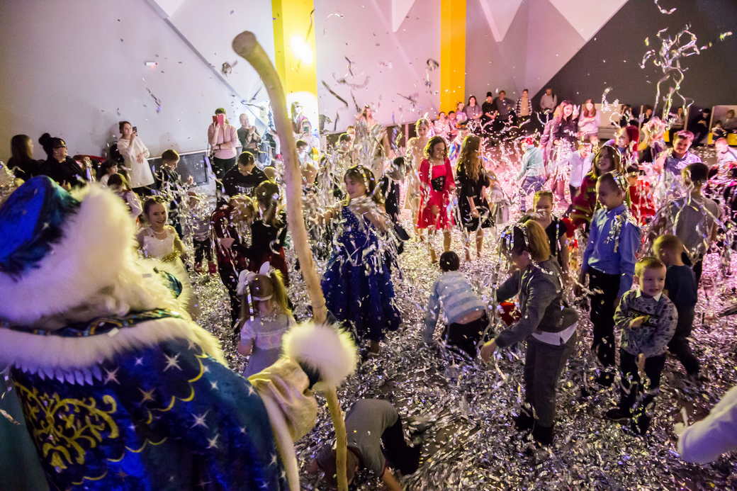 В КуZбассе семьям мобилизованных вручают новогодние подарки