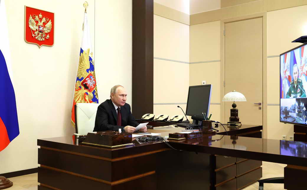 Владимир Путин: Церемония подъёма флага на поступающих в состав ВМФ кораблях и спуска на воду атомной подлодки «Император Александр III»