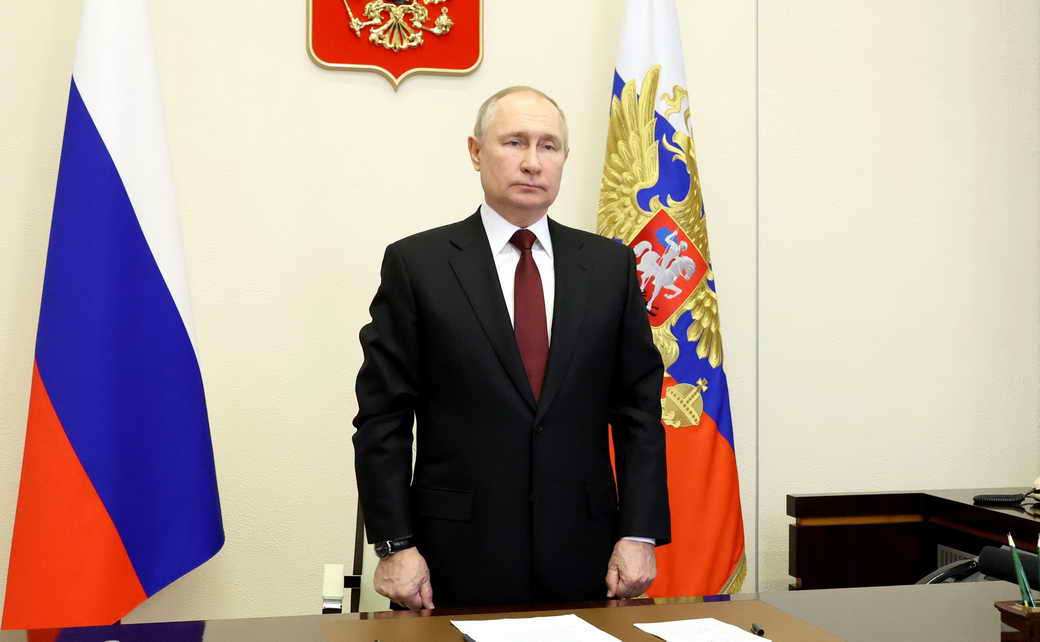 Владимир Путин: Церемония подъёма флага на поступающих в состав ВМФ кораблях и спуска на воду атомной подлодки «Император Александр III»