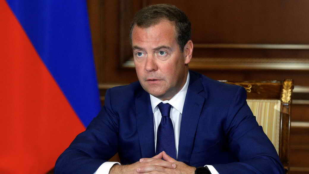 Медведев пожелал россиянам здоровья и успехов в новом году