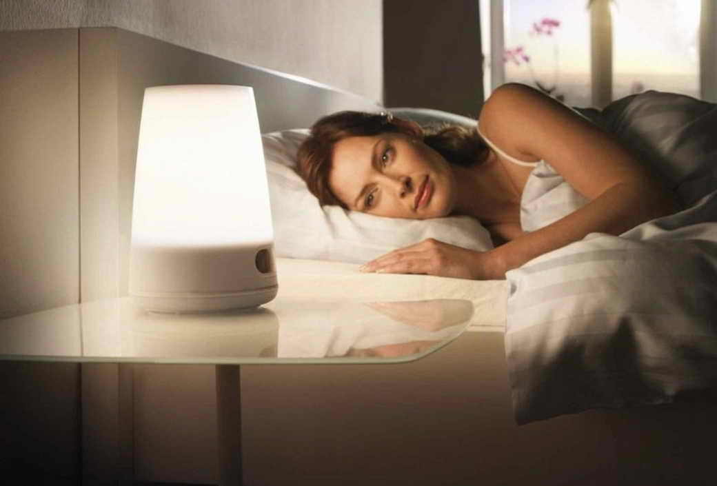 Почему нельзя спать с включенным светом