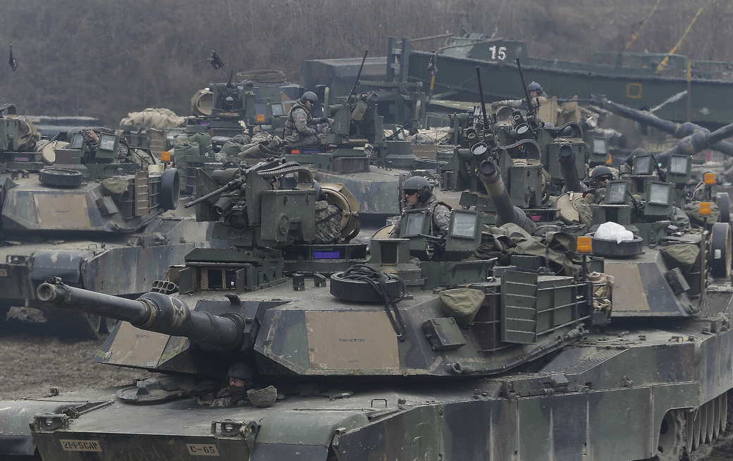 США начали массово переправлять танки в Восточную Европу