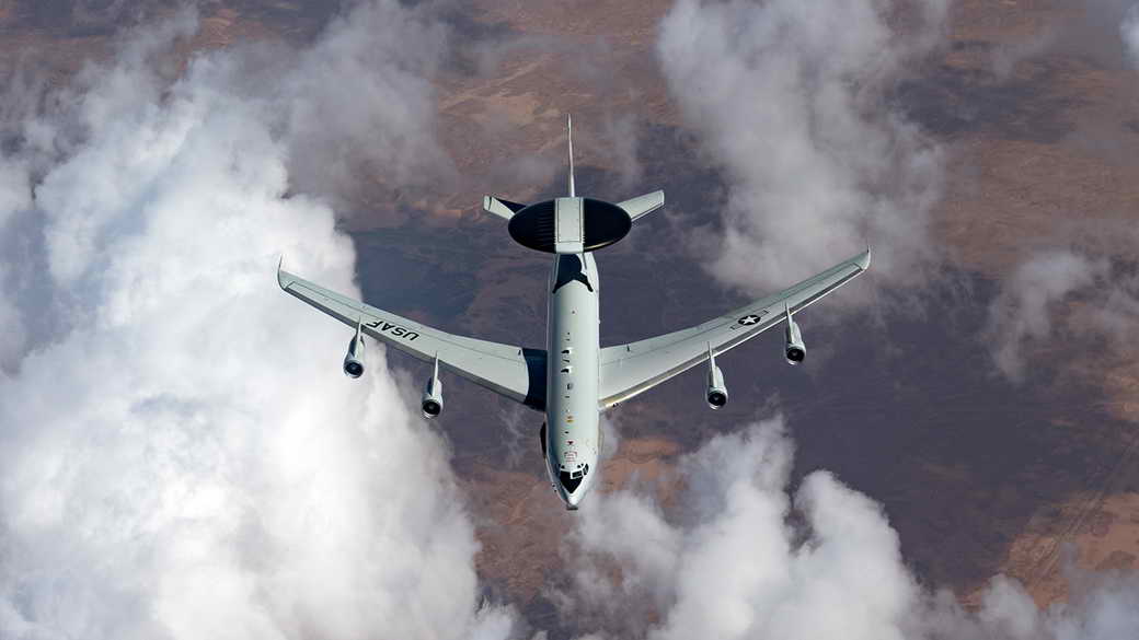 НАТО направит самолеты-разведчики для слежения за активностью России