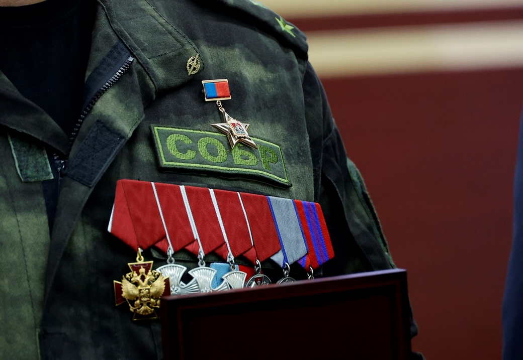 Губернатор Сергей Цивилев вручил медаль «Герой КуZбасса» полковнику полиции Константину Огию