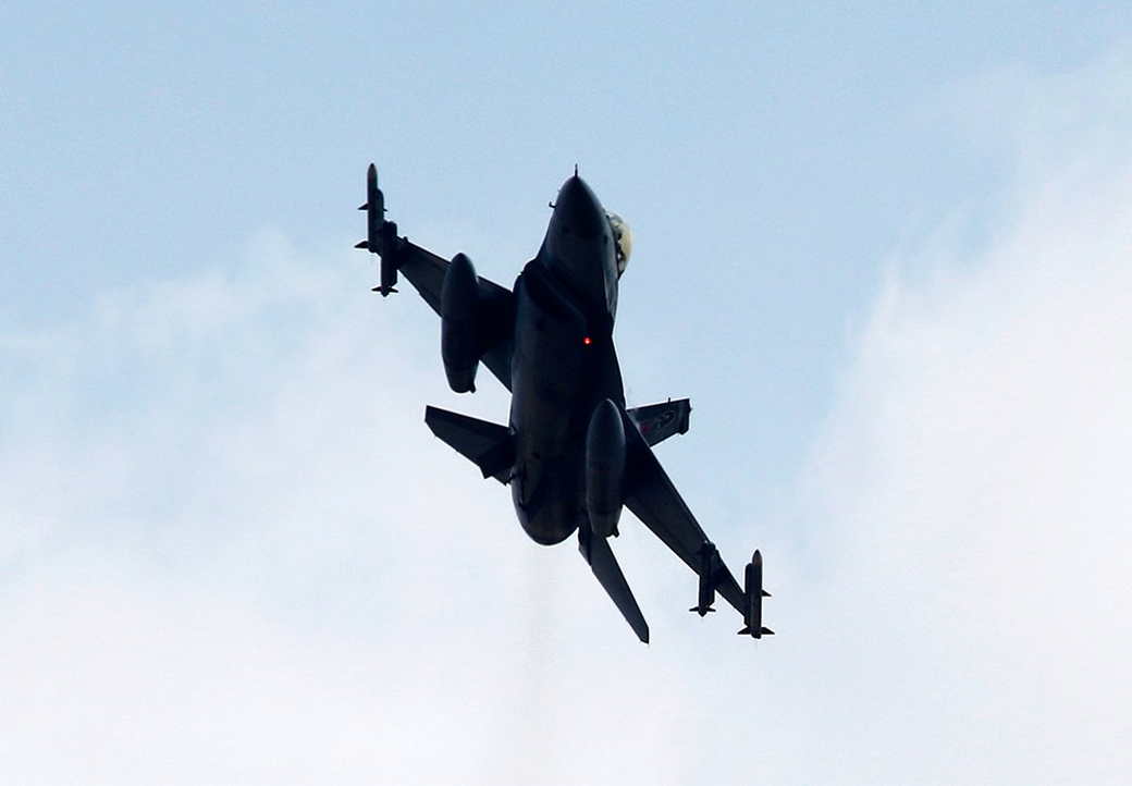 Байден отказался поставлять Украине истребители F-16