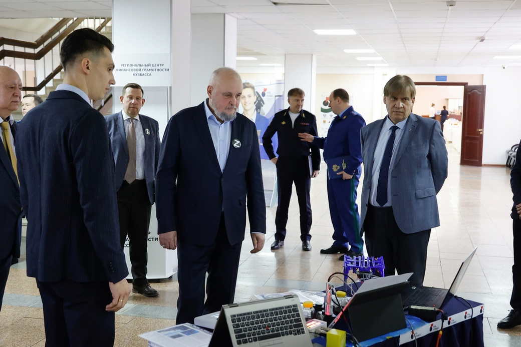 Сергей Цивилев: максимально поддерживаем НОЦ «КуZбасс», вузы и научные центры, чтобы они разрабатывали новейшие технологии Сергей Цивилев: максимально поддерживаем НОЦ «КуZбасс», вузы и научные центры, чтобы они разрабатывали новейшие технологии