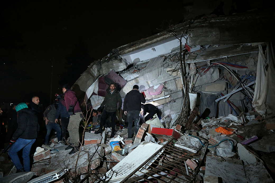 В Турции из-под завалов спасли человека спустя 160 часов после землетрясения