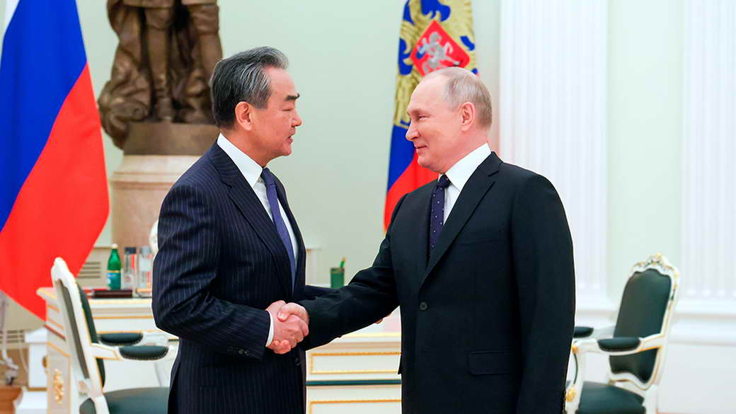 Путин на встрече с Ван И назвал Си Цзиньпина своим другом