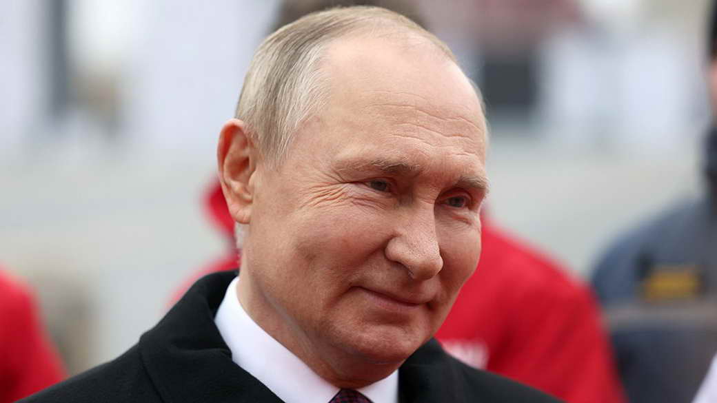 Путин: в 2014 году Россия хотела решить проблему Донбасса мирными средствами