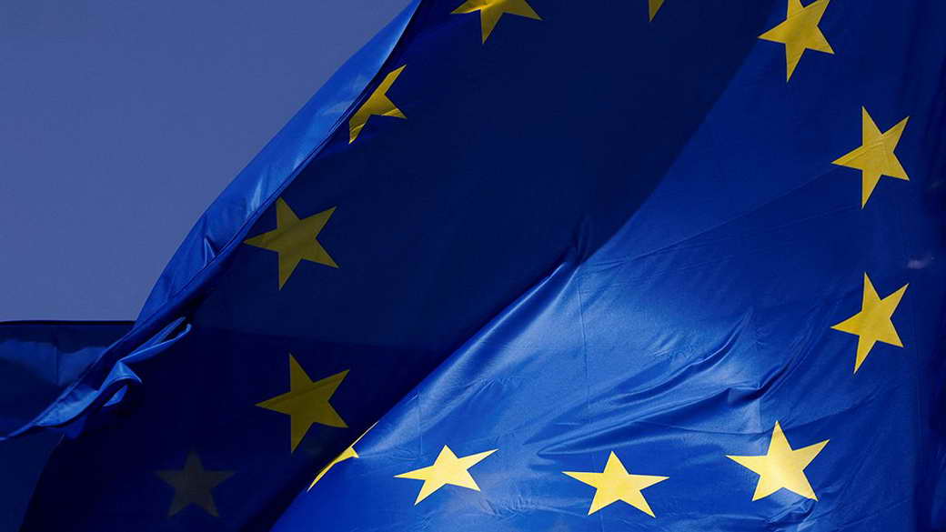 ЕС ввел санкции против 96 компаний, асфальта и каучука