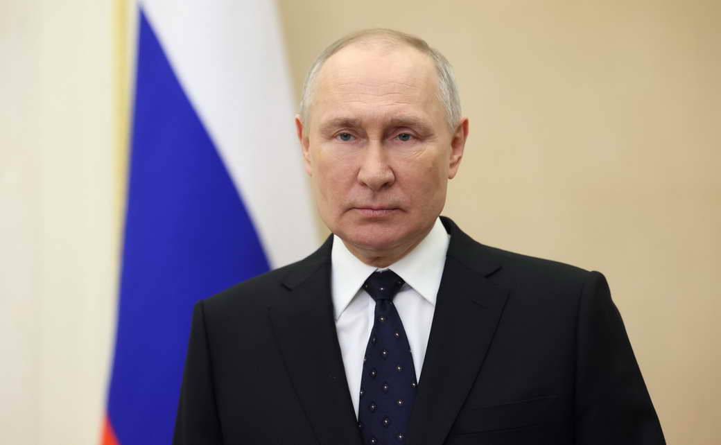 В.Путин: Поздравление по случаю Дня защитника Отечества