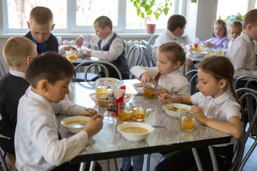Сергей Цивилев: более 130 тысяч школьников Кузбасса получают бесплатное горячее питание