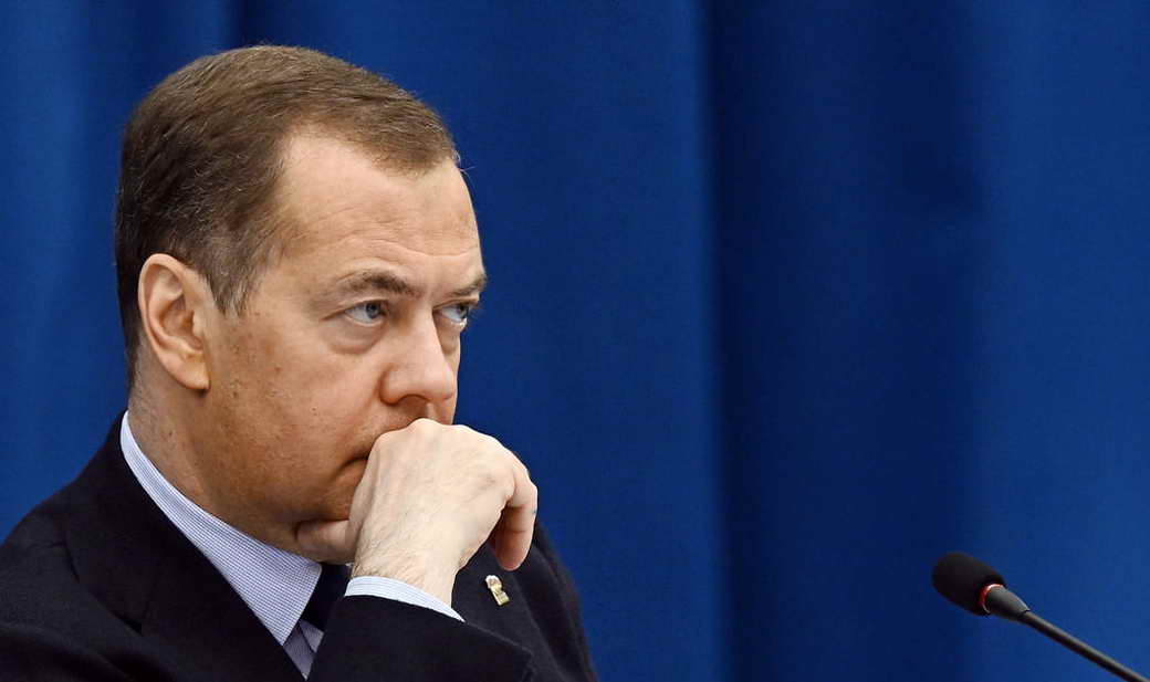 Медведев назвал Украину землей Санникова