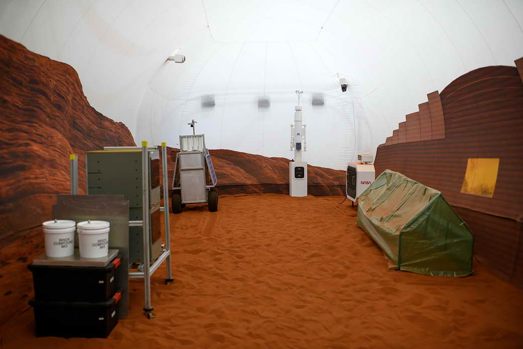 Четыре добровольца целый год проживут в симуляторе Марса