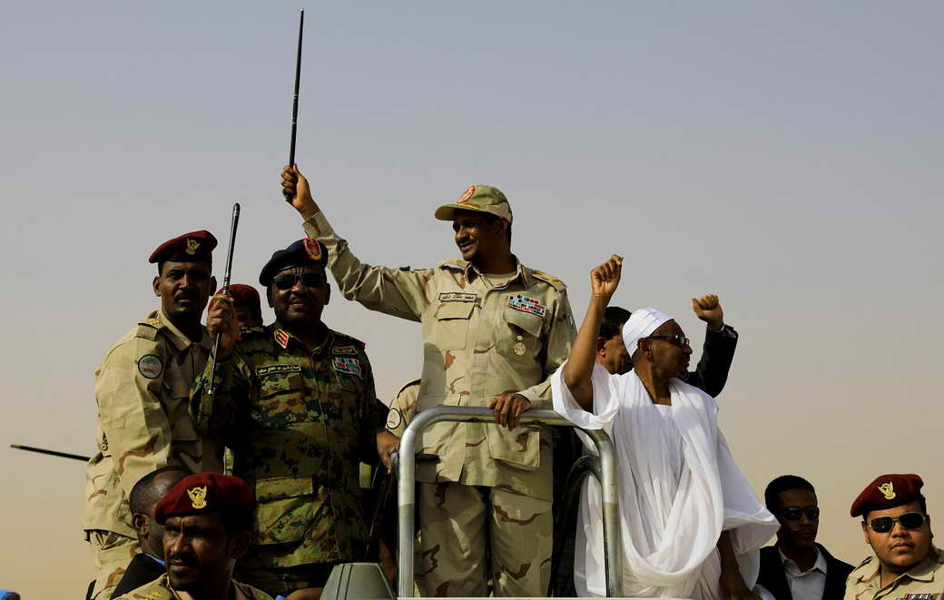 В Судане конфликт между регулярной армией и Силами быстрого реагирования, военные формирования захватили два аэропорта