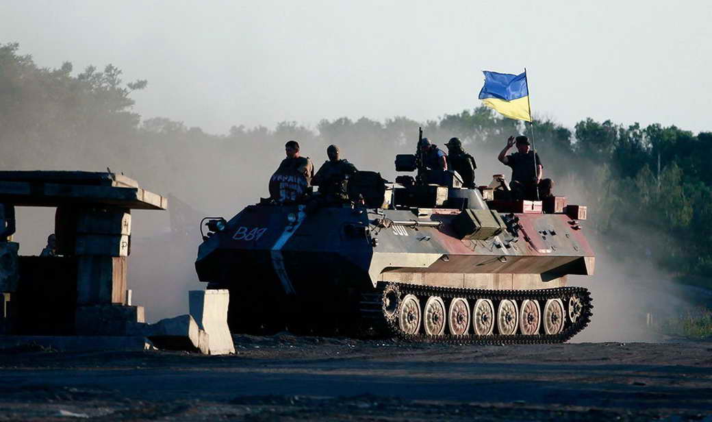 Киев перебрасывает войска в Запорожскую область, сообщил Рогов