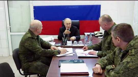 Путин посетил штаб группировки войск «Днепр» в Херсонской области Путин посетил штаб группировки войск «Днепр» в Херсонской области
