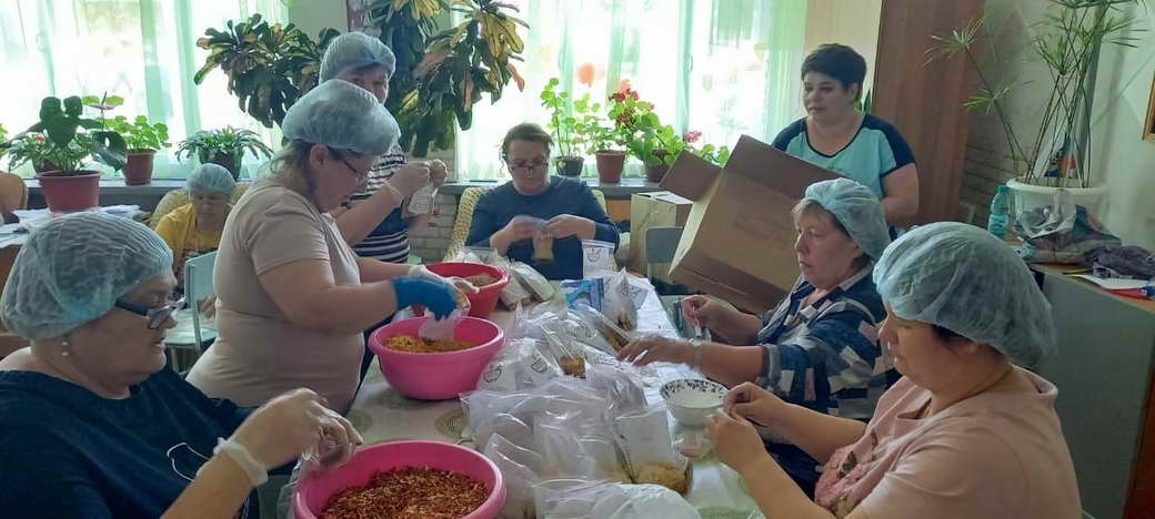Кузбассовцы изготавливают для участников СВО сублимированные домашние обеды и «сухой душ»