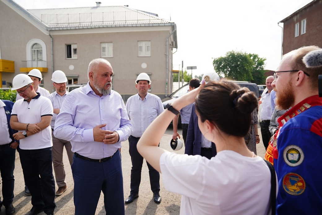 Сергей Цивилев проверил, как идет ремонт в одном из корпусов и общежитиях КузГТУ