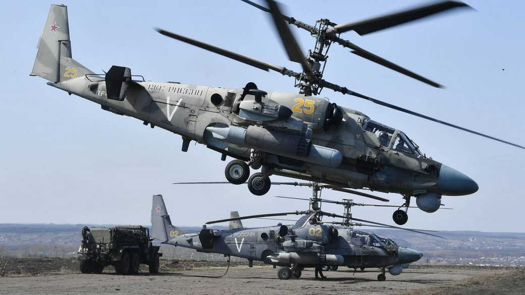 Минобороны показало кадры боевой работы экипажей вертолетов Ми-35 и Ми-8 в зоне СВО