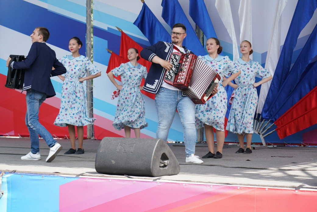 В Кемерове прошел заключительный концерт муниципального этапа фестиваля «ПесниZaРодину»