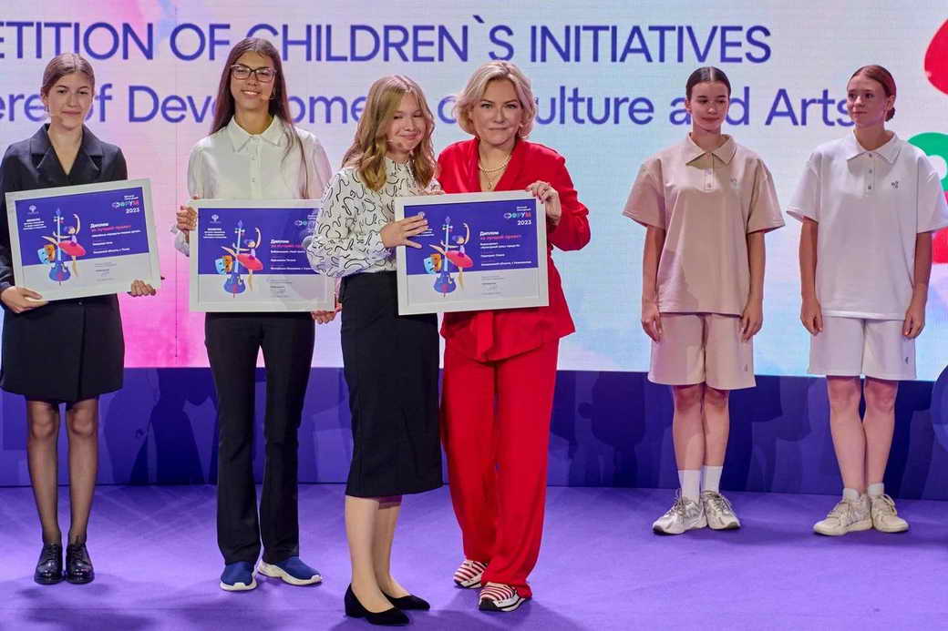 Сергей Цивилев поздравил школьницу из КуZбасса с победой в Международном детском культурном форуме