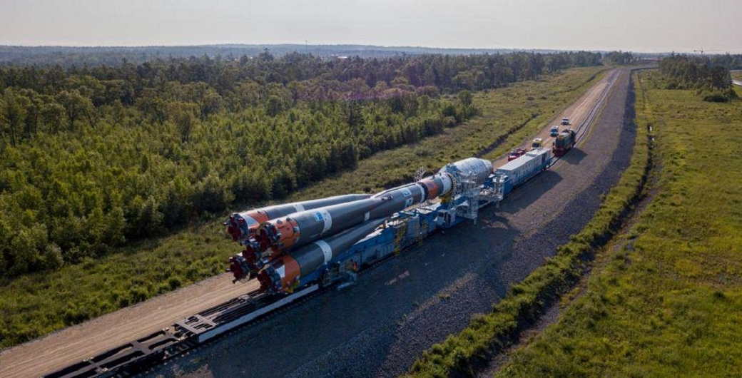 Ракету «Союз» с кораблем «Прогресс МС-24» вывезли на стартовый стол Байконура