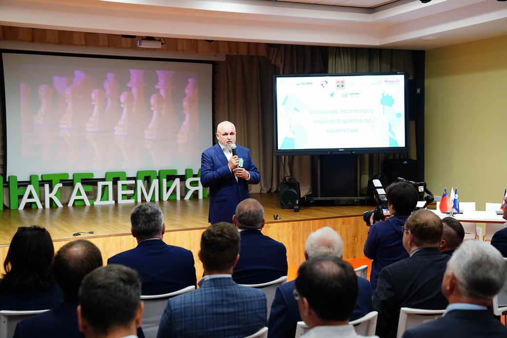 Сергей Цивилев открыл первый в Сибири Ресурсный учебный центр по шахматам