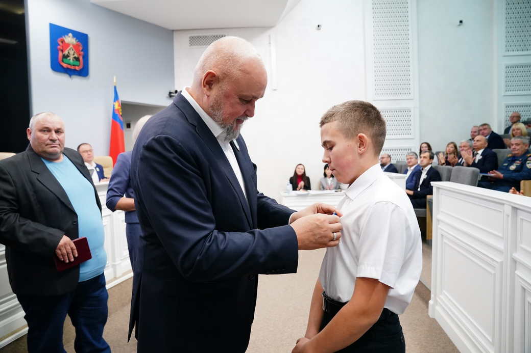 Сергей Цивилев вручил кузбасскому школьнику медаль «За проявленное мужество»