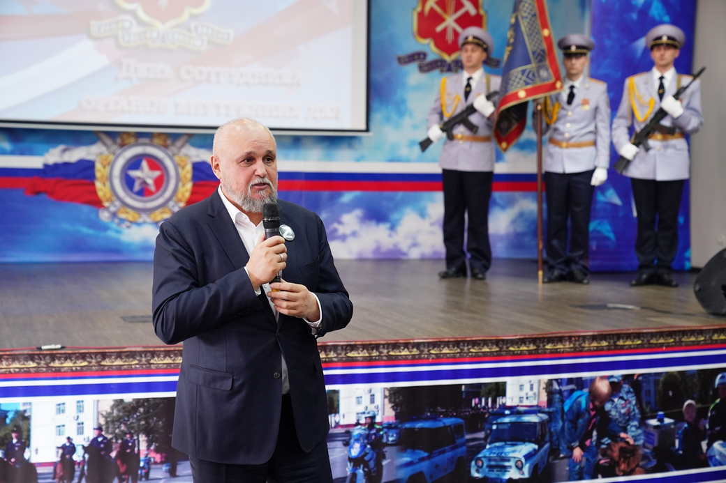Сергей Цивилев поздравил сотрудников органов внутренних дел