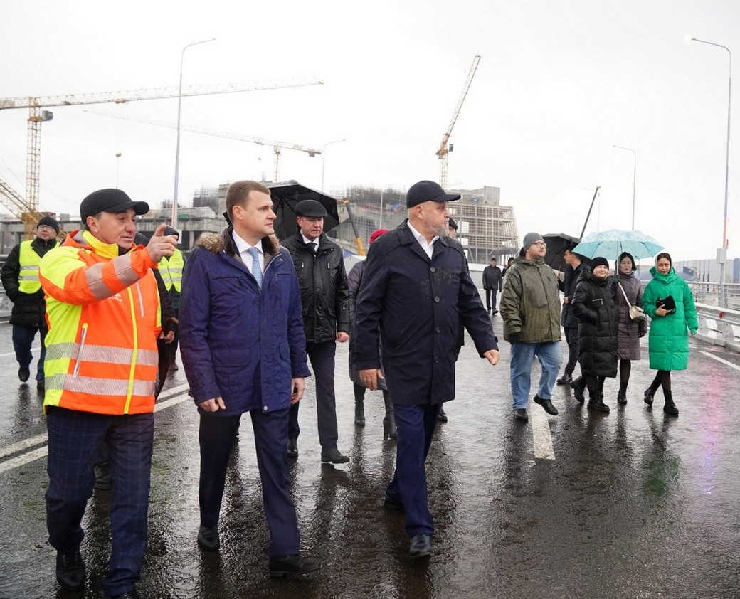 Сергей Цивилев и Алексей Чекунков поздравили кемеровчан с запуском движения по Театральному мосту