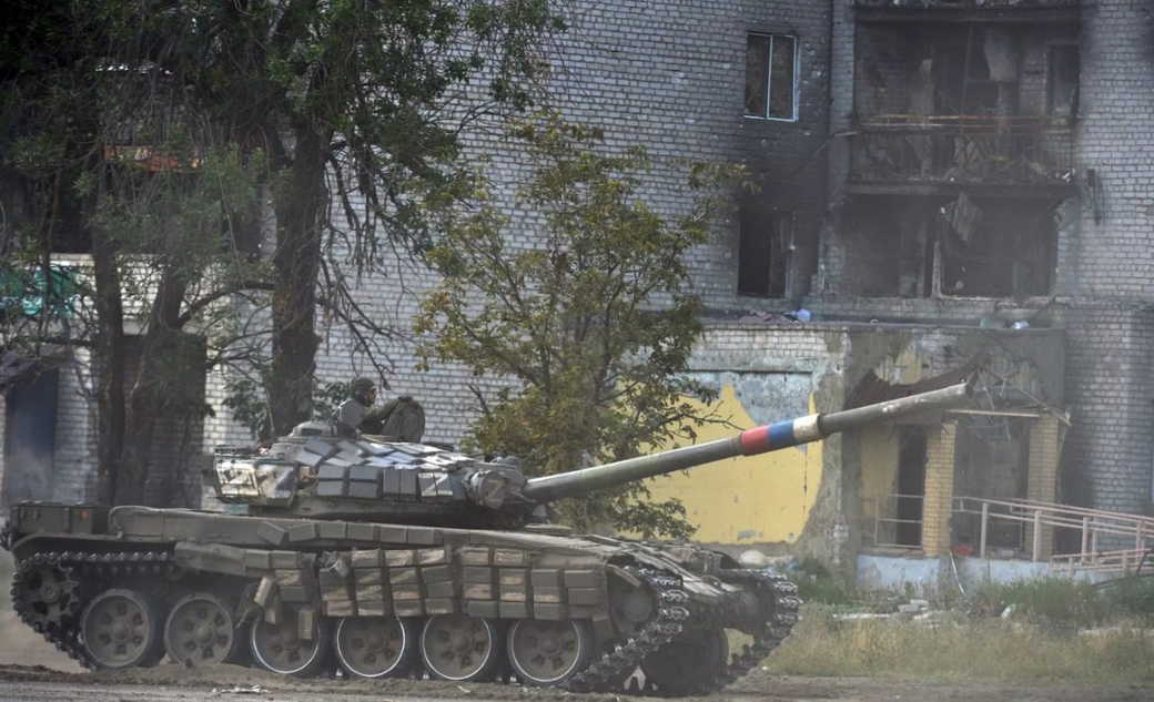 В Хельсинки заявили о регулярно несущих цветы к сожженному танку Т-72 россиянах