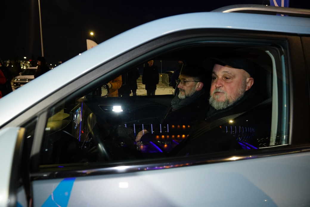 Сергей Цивилев протестировал электромобиль «Москвич» на дорогах КуZбасса